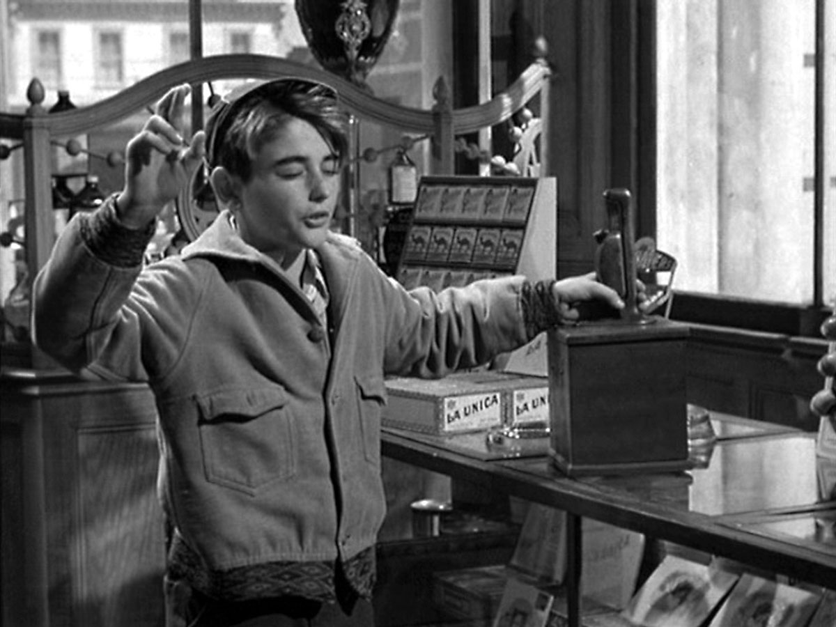 Кадры из Эта замечательная жизнь (1947)