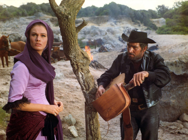 Кадры из Джанго стреляет первым (1966)