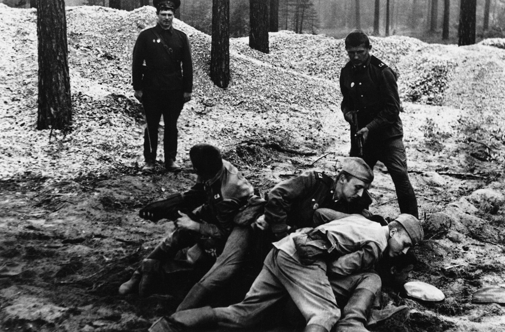 В зоне особого внимания (1978)