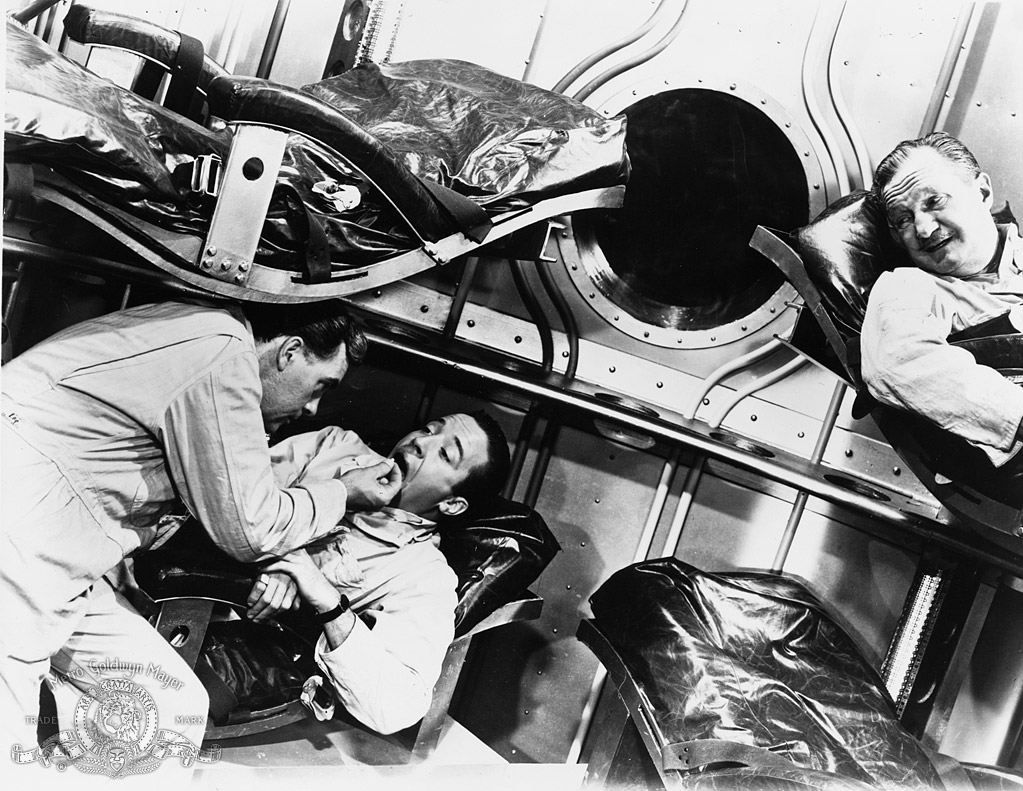 Кадры из Место назначения – Луна (1950)