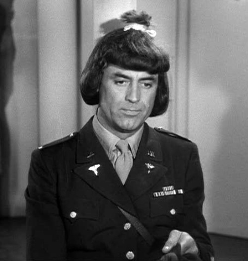 Солдат в юбке (1949)