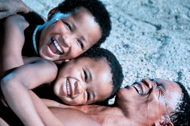 Кадры из Наверное, боги сошли с ума 2 (1989)