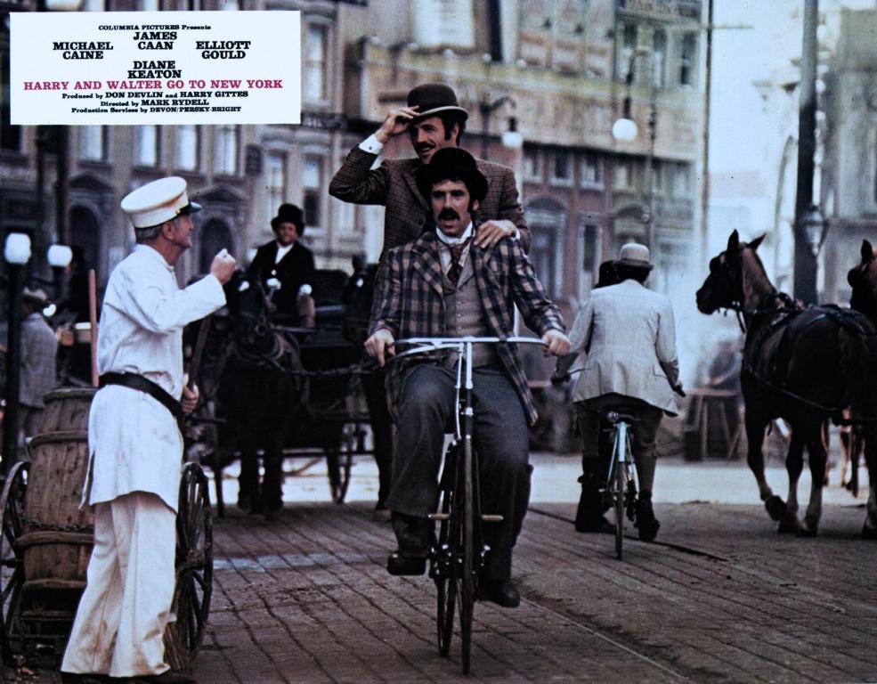 Кадры из Гарри и Уолтер следуют в Нью-Йорк (1976)