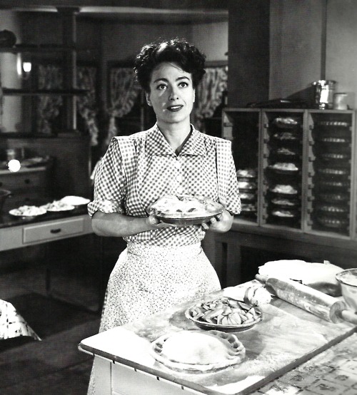 Кадры из Милдред Пирс (1945)