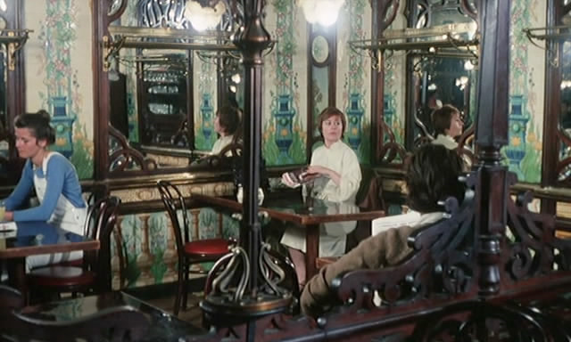 Кадры из Беги за мной, чтобы я тебя поймала (1976)