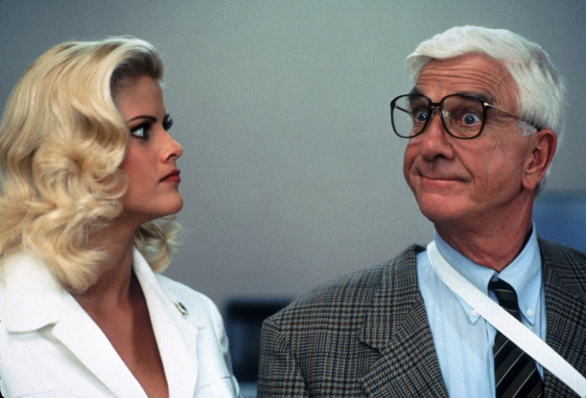 Кадры из Голый пистолет 33 ⅓: Последний выпад (1994)