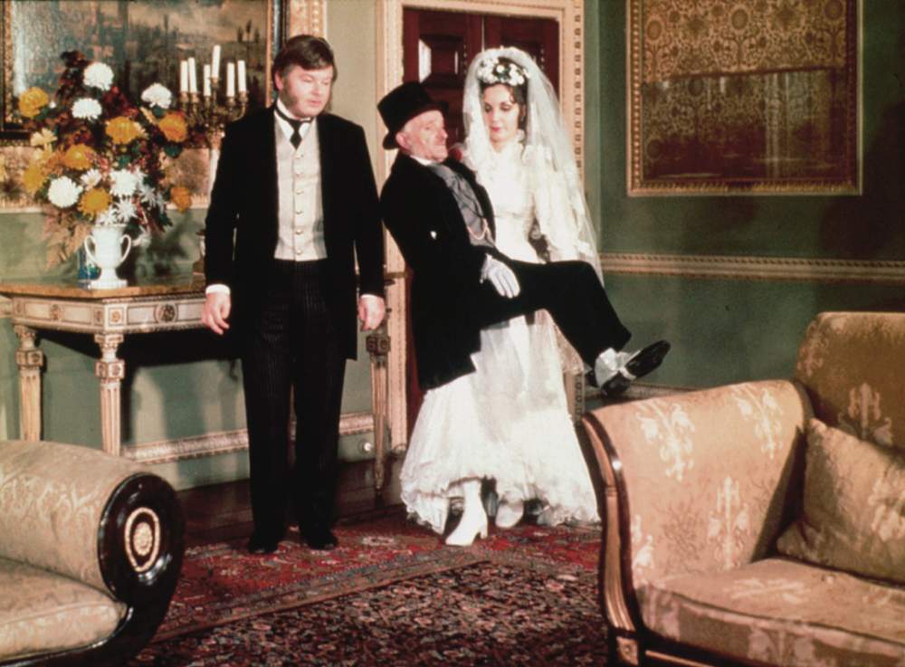 Кадры из Шоу Бенни Хилла (1955)