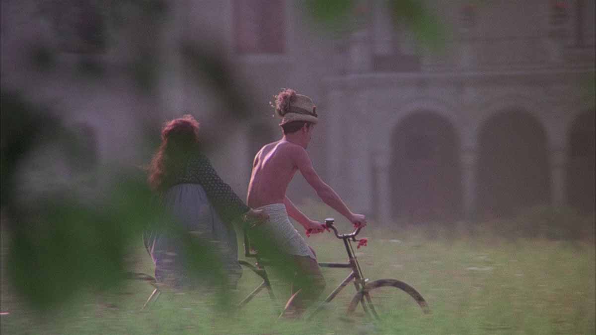 Кадры из Частные пороки, общественные добродетели (1976)