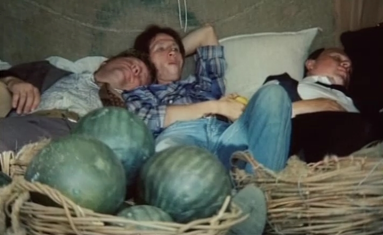 Самолет летит в Россию (2013)