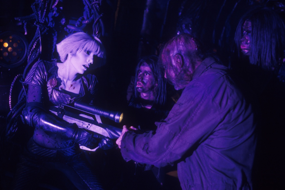 Далеко во Вселенной / На краю вселенной (1999)